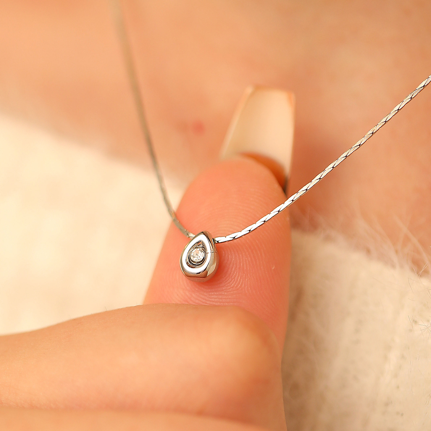 Pearl Trim Chain - Colar de Pérolas com Pingente Pequeno
